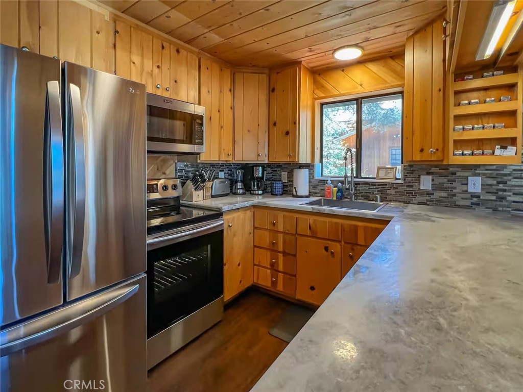 2121 Birchwood Property Photo 7