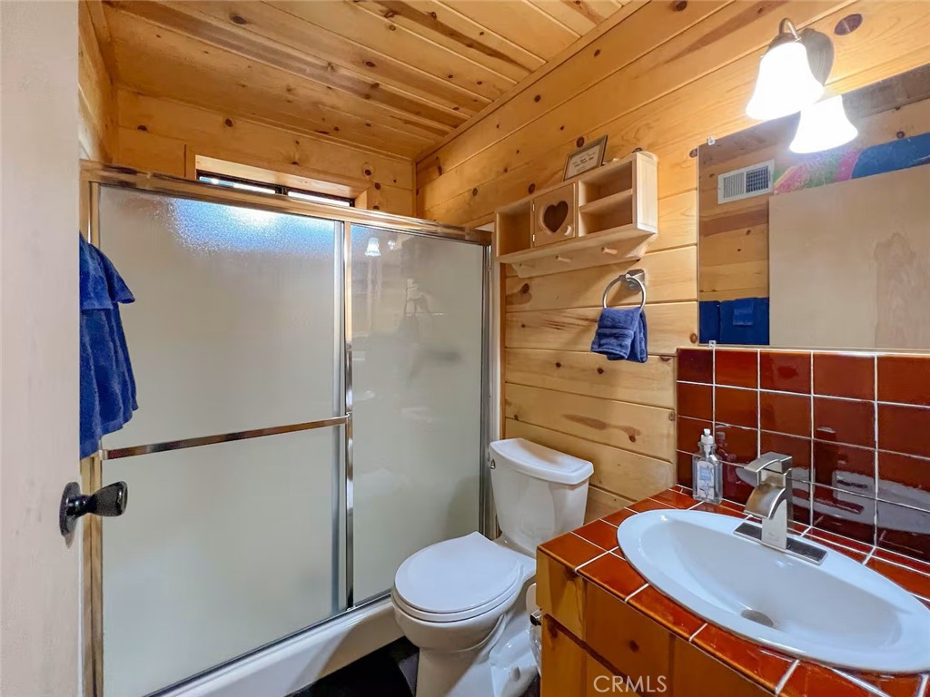 2121 Birchwood Property Photo 17