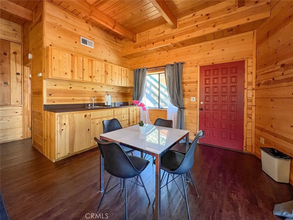 2121 Birchwood Property Photo 18