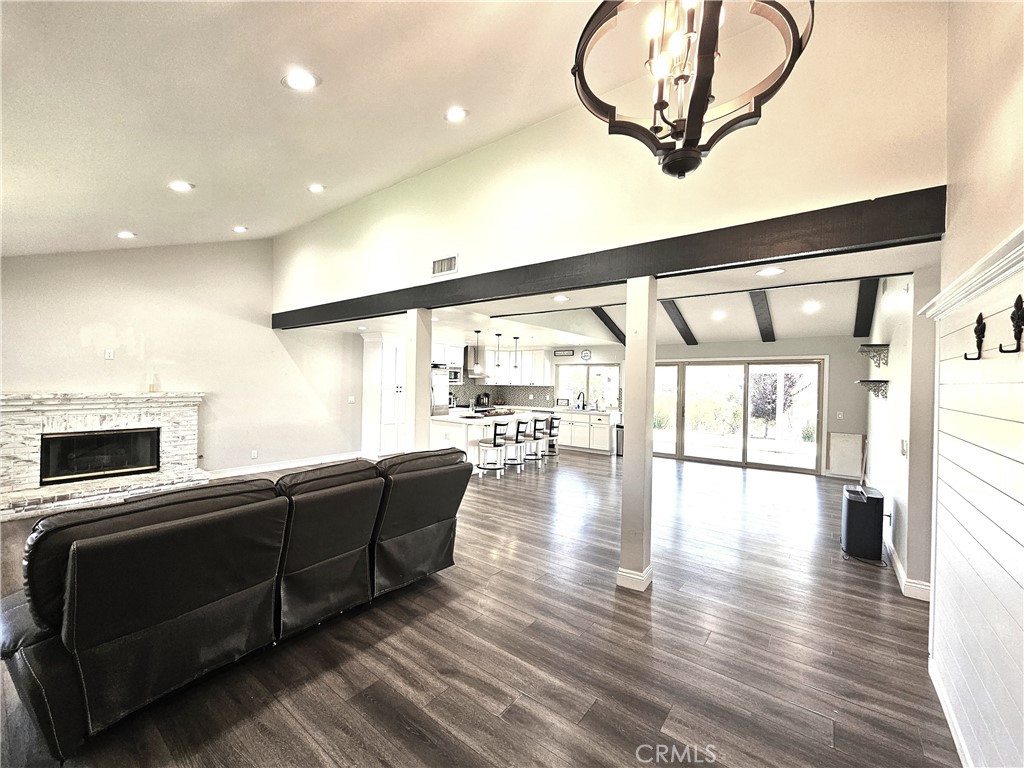 4722 Summit Property Photo 3