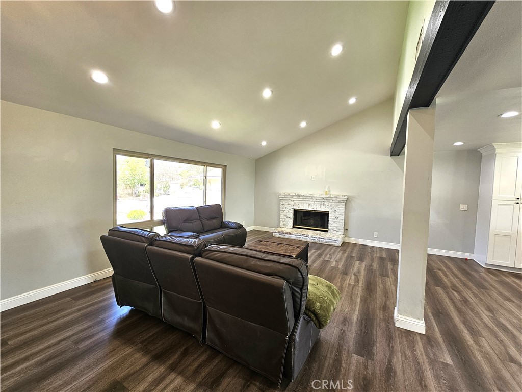 4722 Summit Property Photo 9