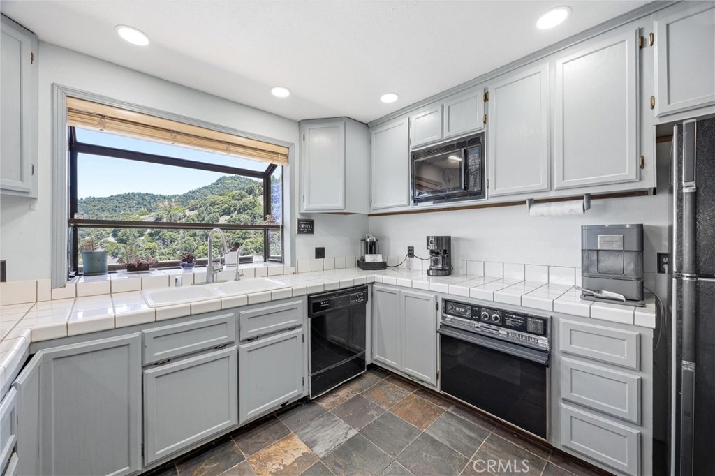2100 St Bernard Property Photo 17