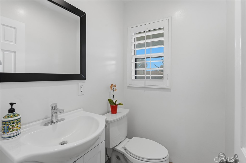 19041 Vintage Street Property Photo 23