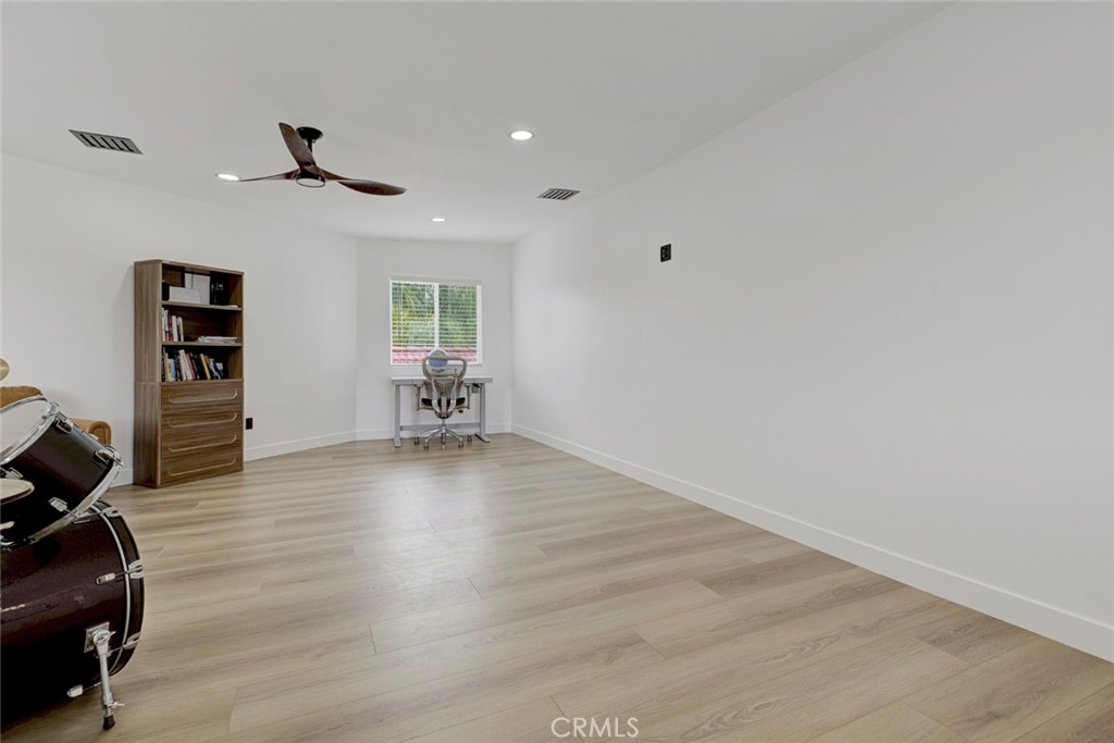 400 Hay Street Property Photo 20