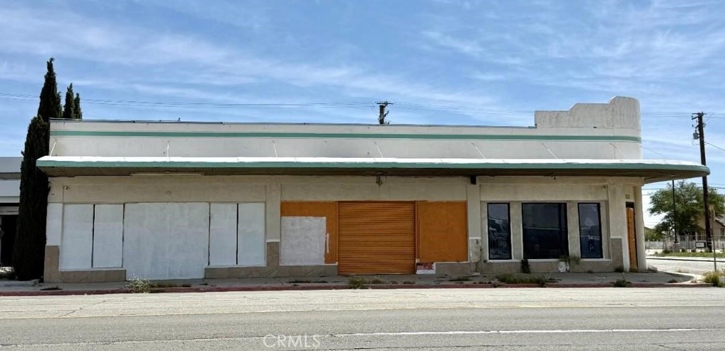 16008 Sierra Highway Property Photo 2