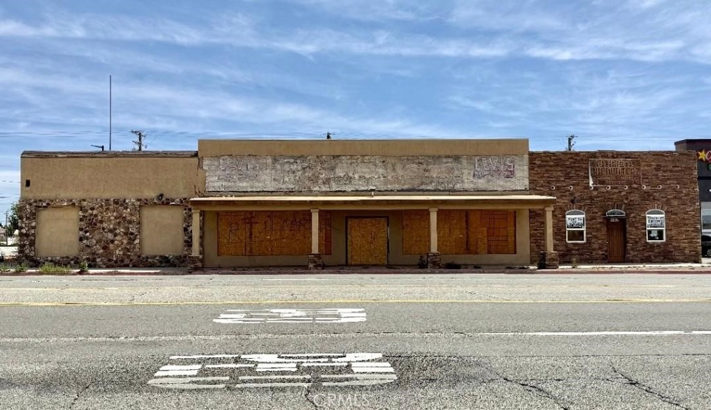 15932 Sierra Highway Property Photo 1