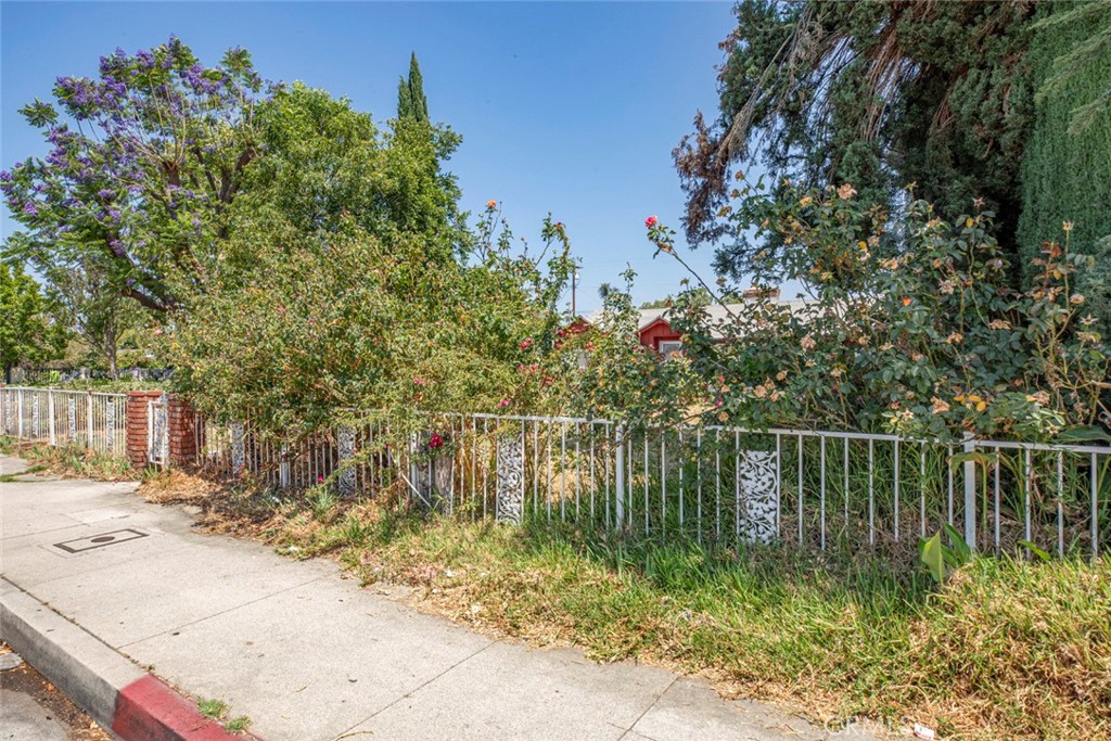 17337 Saticoy Property Photo 2