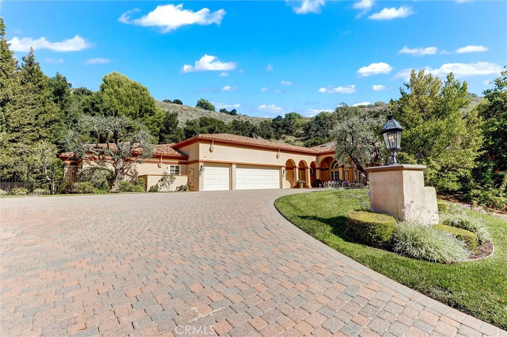 498 Lakeview Canyon Property Photo 3