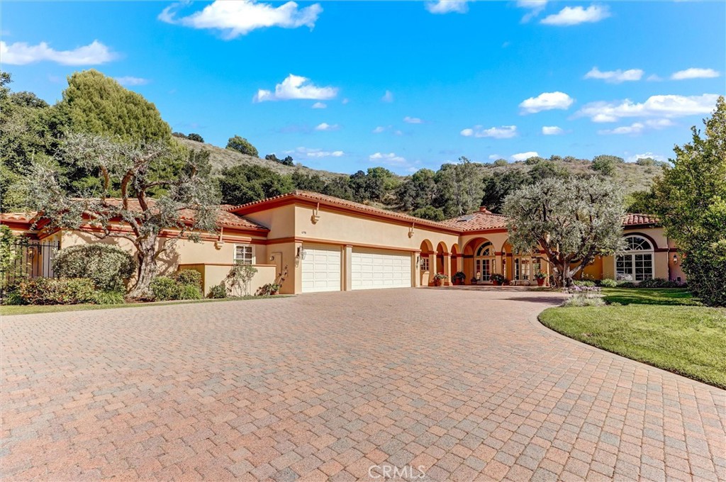 498 Lakeview Canyon Property Photo 4