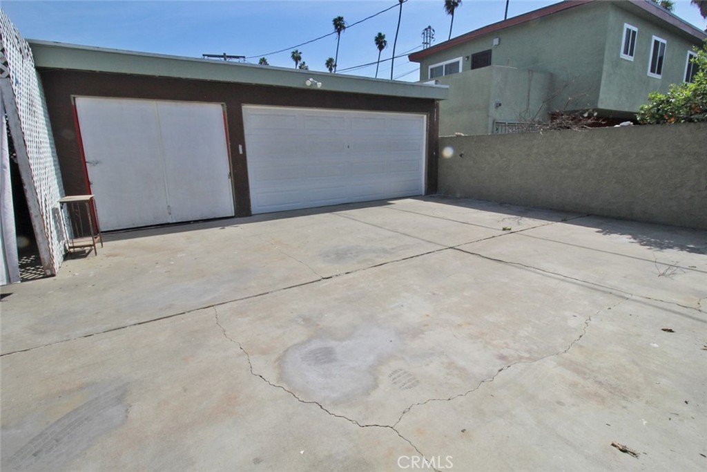414 E 98th Street B Property Photo 18