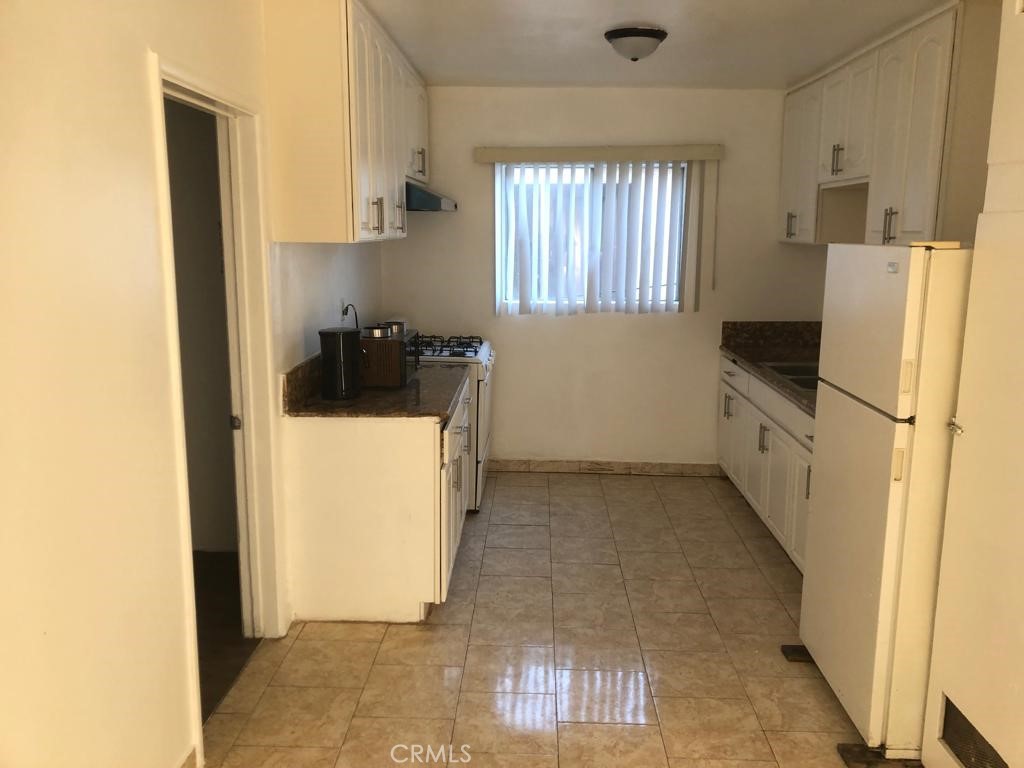 2026 S Ridgeley Property Photo 3