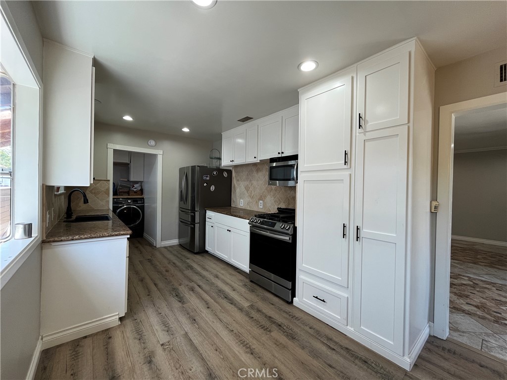 15358 Leadwell Property Photo 6