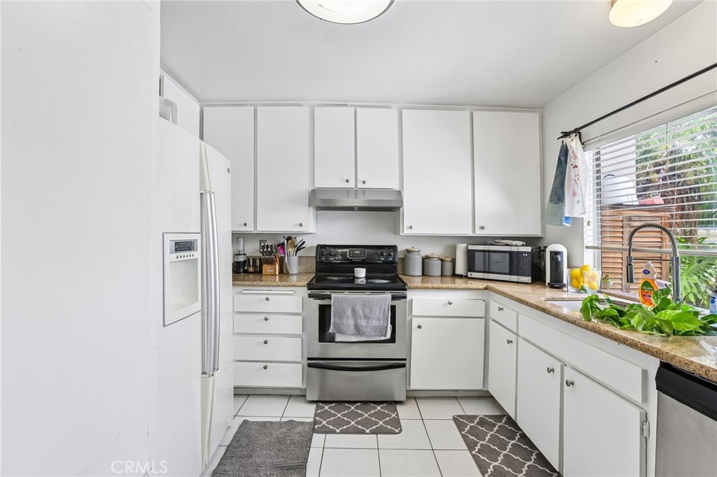 18530 Mayall Street D Property Photo 10