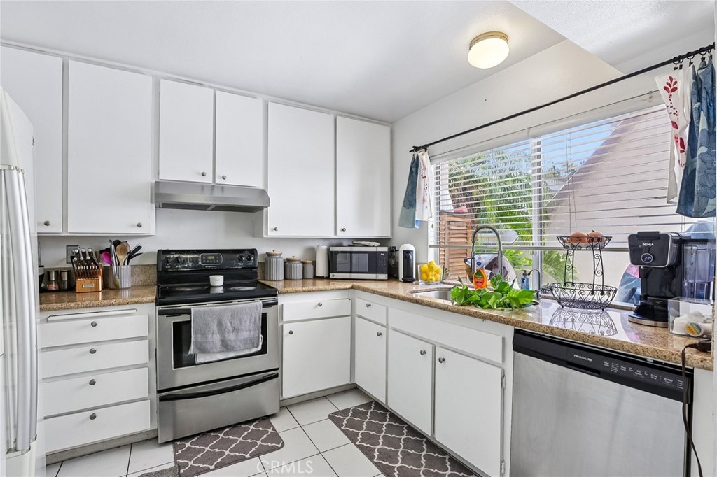 18530 Mayall Street D Property Photo 11
