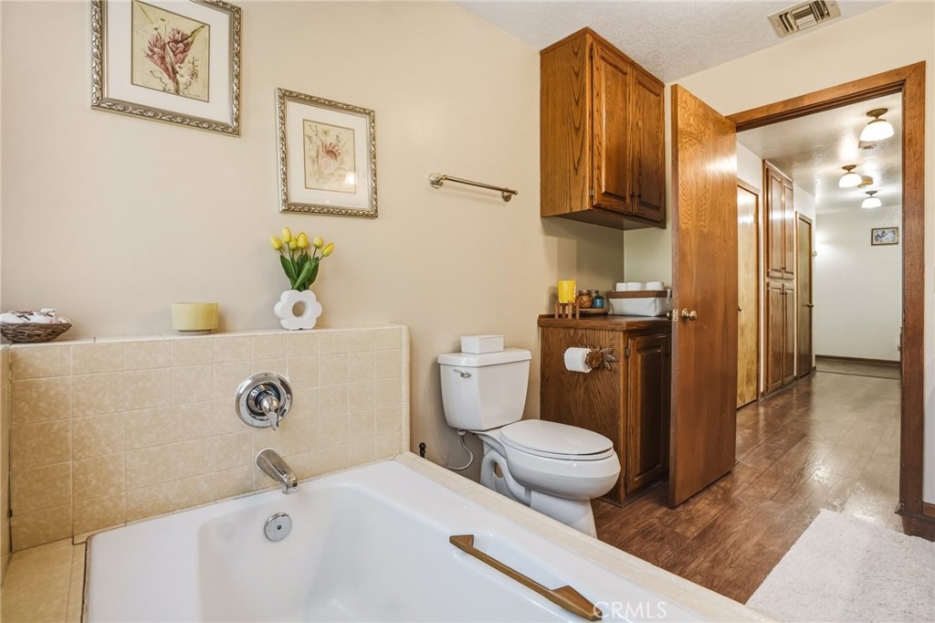 1661 Twin Butte Property Photo 32