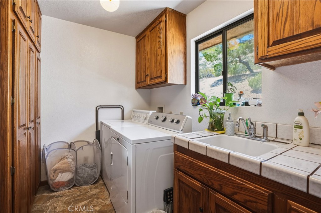 1661 Twin Butte Property Photo 35