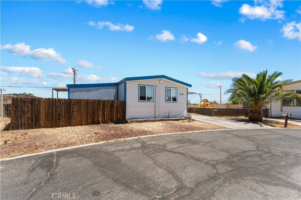 1724 Sandra Property Photo 1