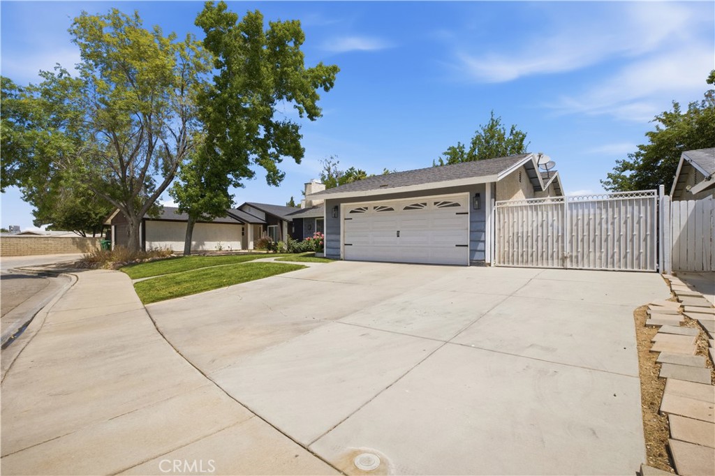 1011 Lightcap Property Photo 2