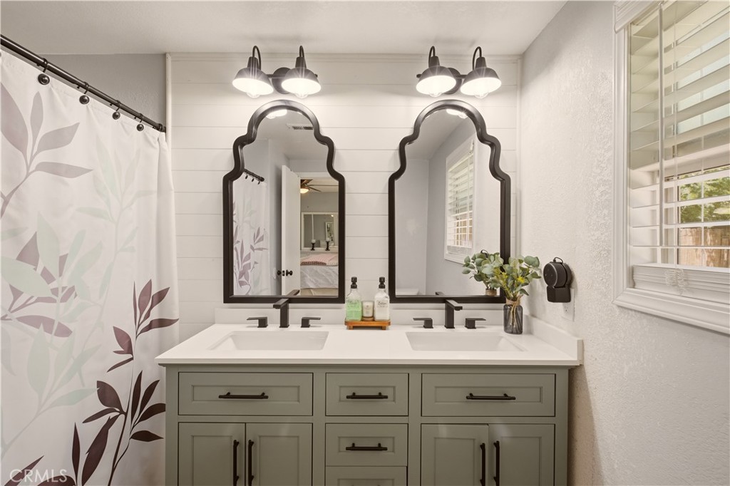 1011 Lightcap Property Photo 10
