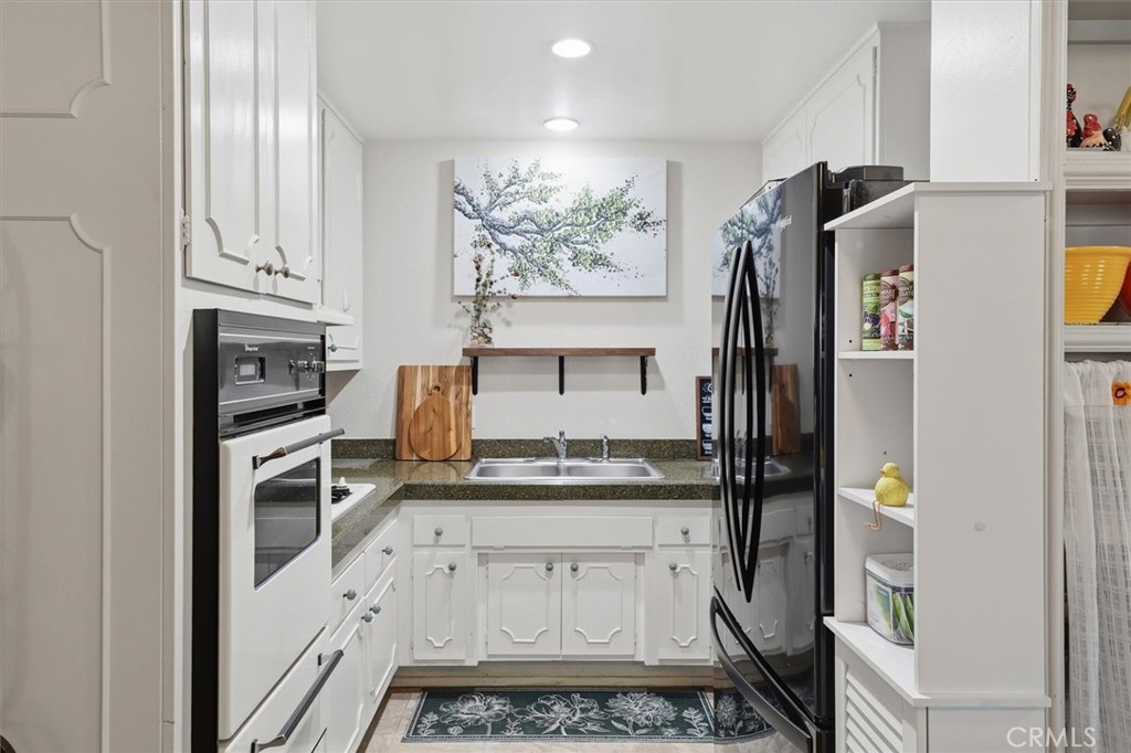 26742 Whispering Leaves, Unit B Property Photo 10