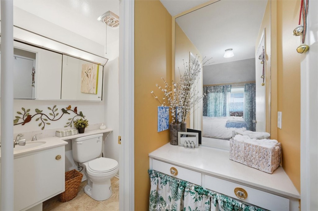 26742 Whispering Leaves, Unit B Property Photo 14