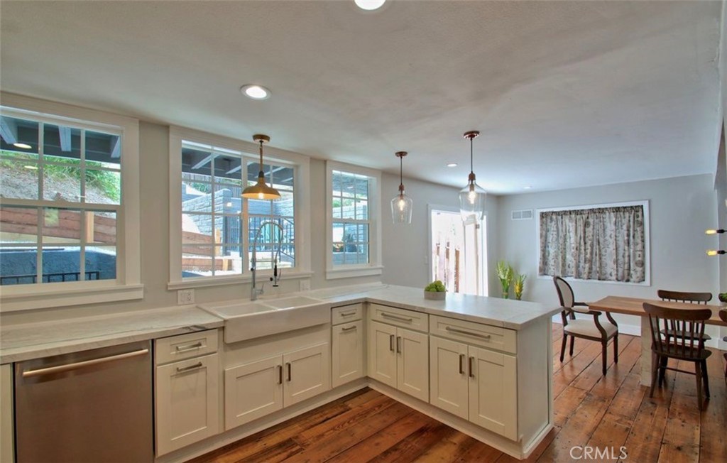 4250 Canoga Property Photo 3