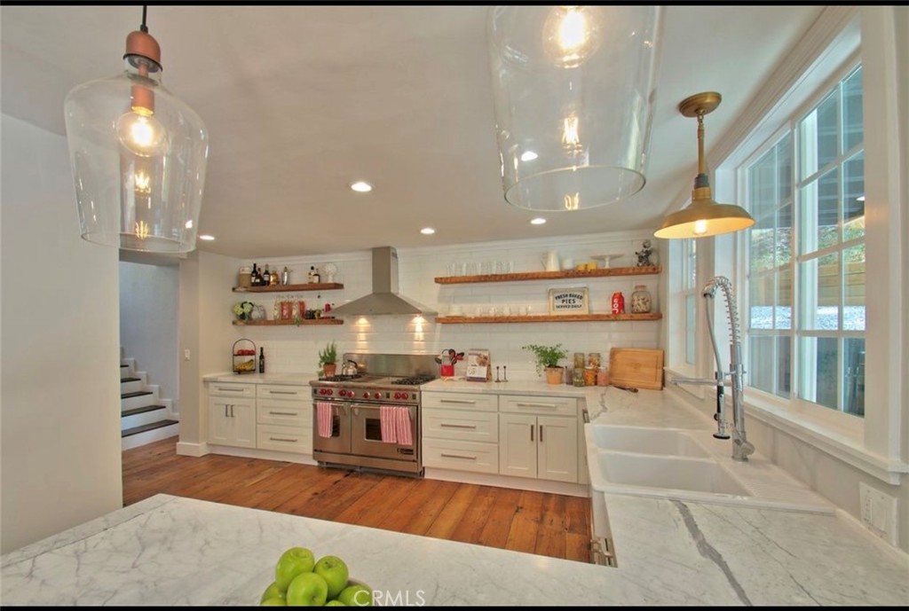 4250 Canoga Property Photo 4