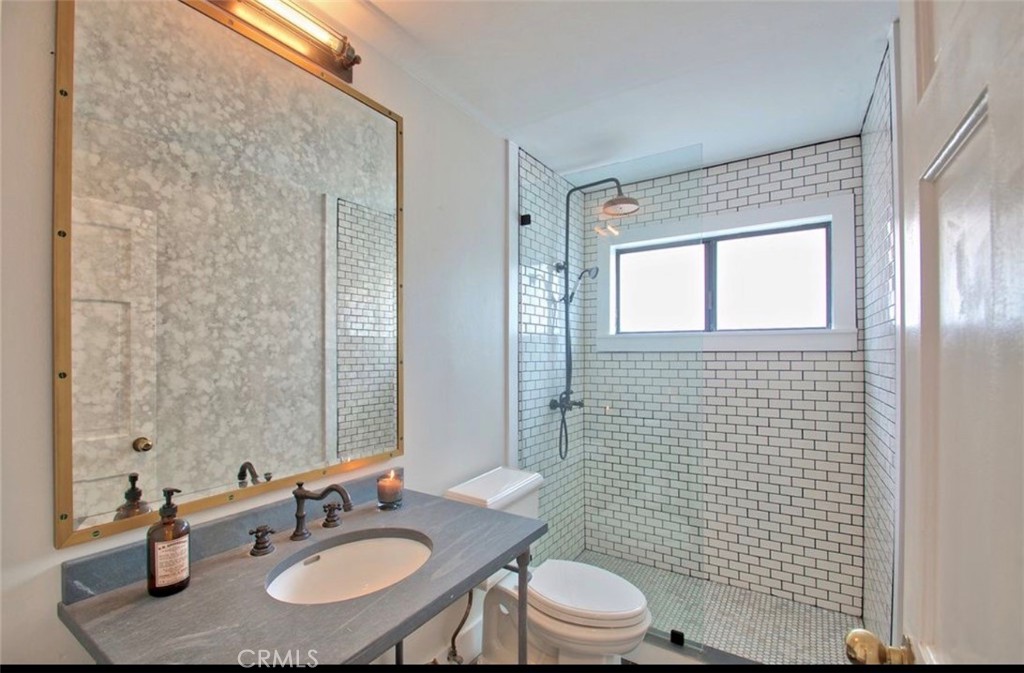 4250 Canoga Property Photo 11