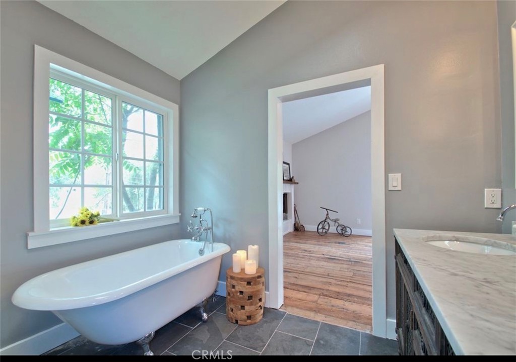4250 Canoga Property Photo 13