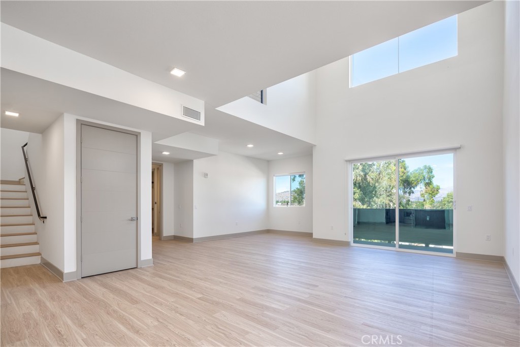 6800 Variel Avenue 204 Property Photo 2