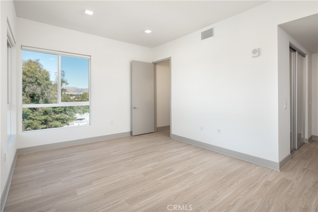 6800 Variel Avenue 204 Property Photo 8