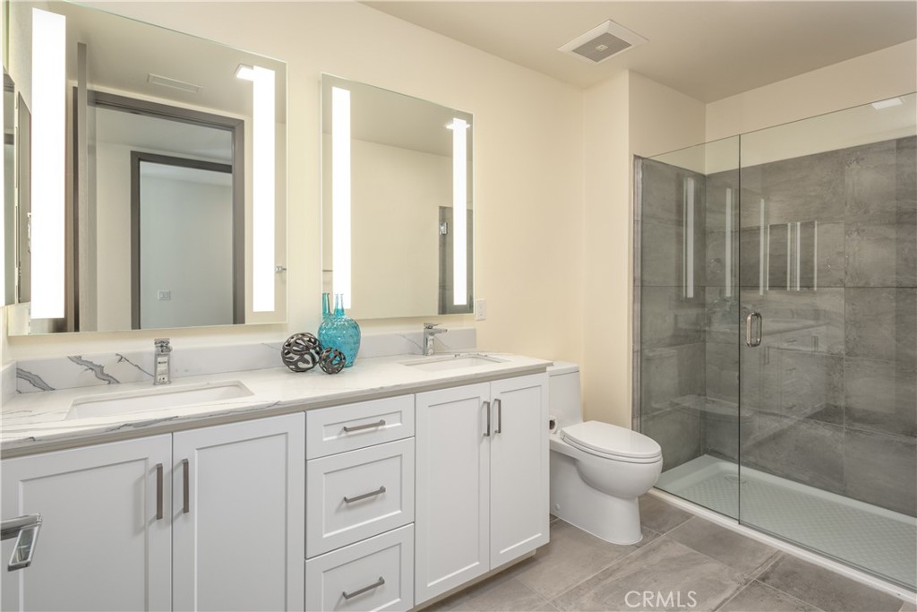 6800 Variel Avenue 204 Property Photo 40