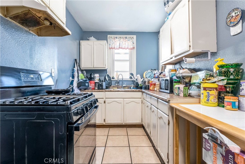 821 823 W 98th Street Property Photo 3