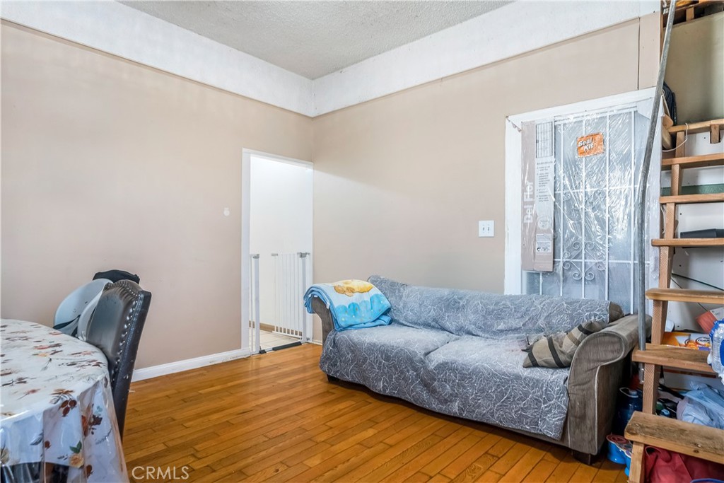 821 823 W 98th Street Property Photo 6