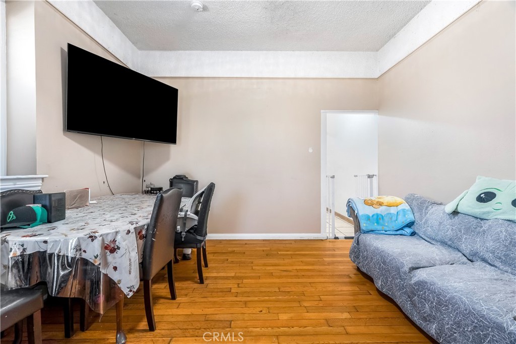821 823 W 98th Street Property Photo 7