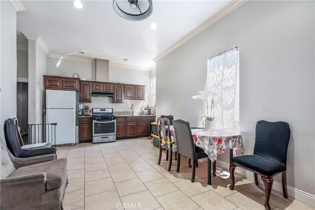 821 823 W 98th Street Property Photo 17