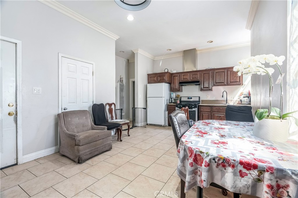821 823 W 98th Street Property Photo 18