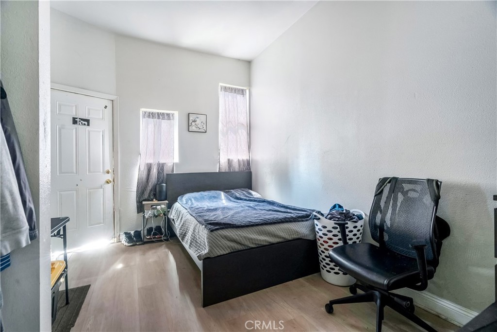 821 823 W 98th Street Property Photo 23