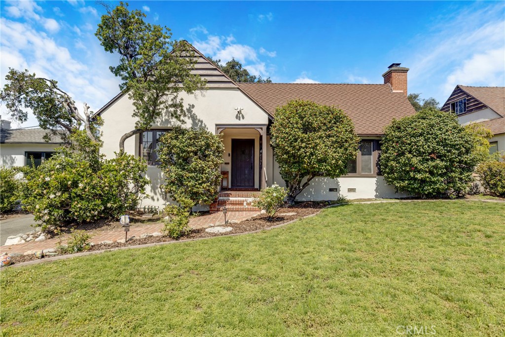 2151 N Altadena Property Photo 1