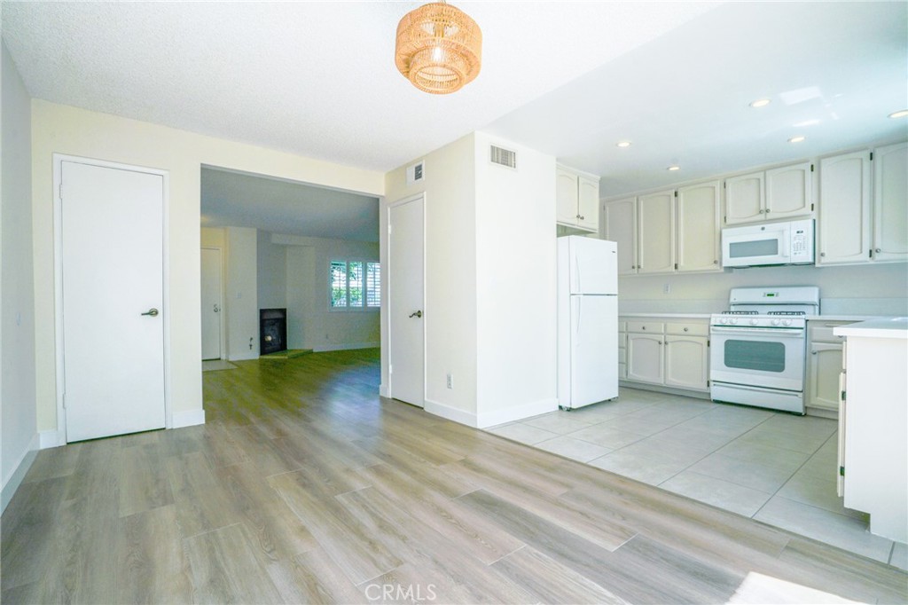 19231 Sherman Way 25 Property Photo 10