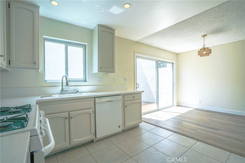 19231 Sherman Way 25 Property Photo 13