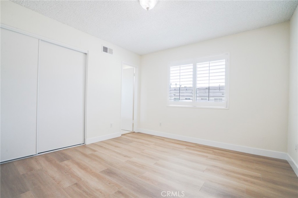 19231 Sherman Way 25 Property Photo 17