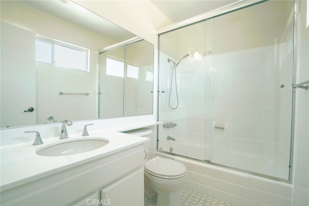 19231 Sherman Way 25 Property Photo 18