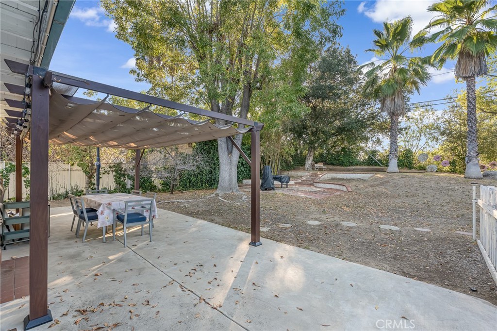 645 Woodbury Property Photo 6