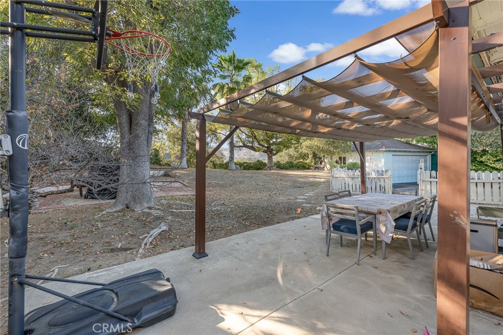 645 Woodbury Property Photo 7