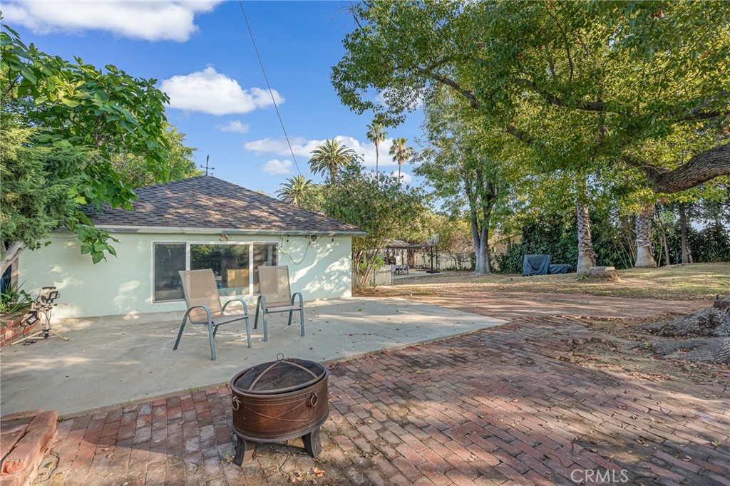 645 Woodbury Property Photo 11