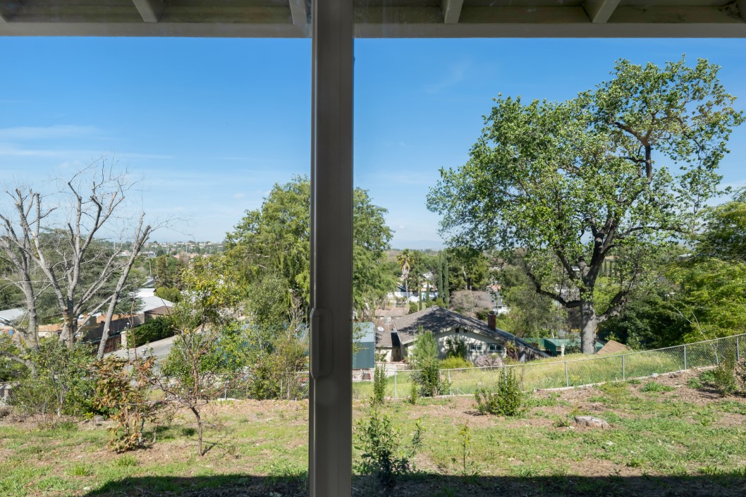 25030 Atwood Boulevard Property Photo 5