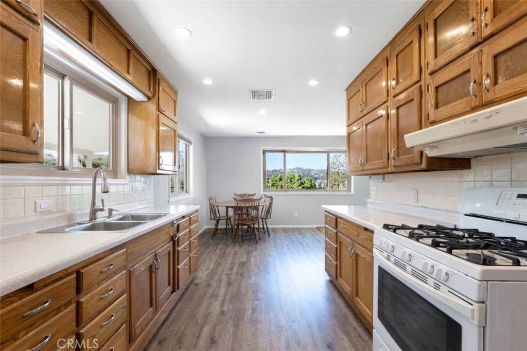 25030 Atwood Boulevard Property Photo 11