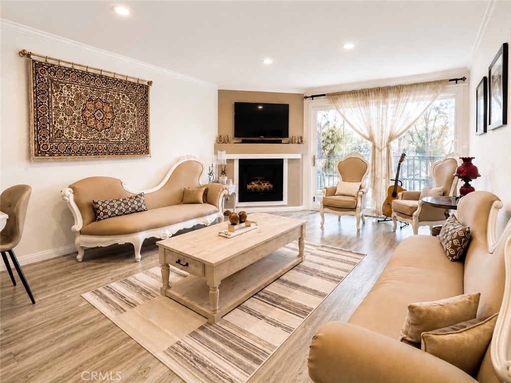 5565 Canoga Avenue 207 Property Photo 1
