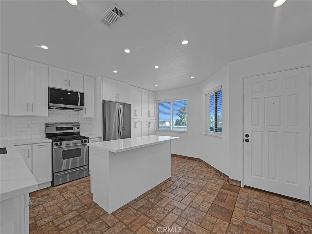 630 Island View Circle Property Photo 7